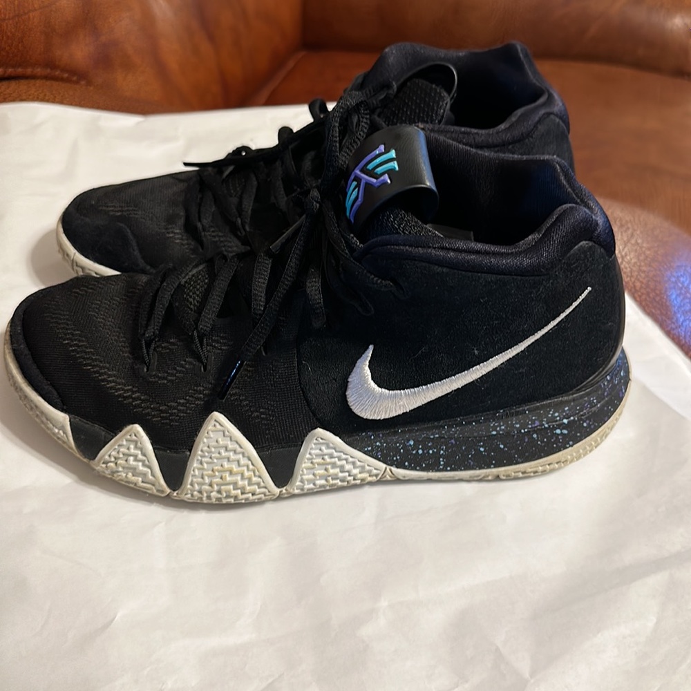 NIKE KYRIE 4 EP ANKLE TAKER BLACK & WHITE COLOR SIZE 8